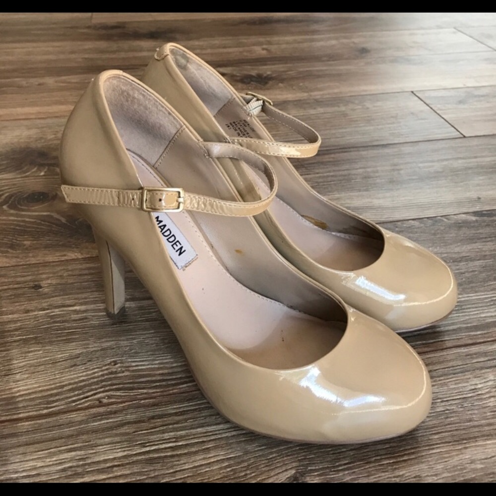 Nude Mary Jane pumps